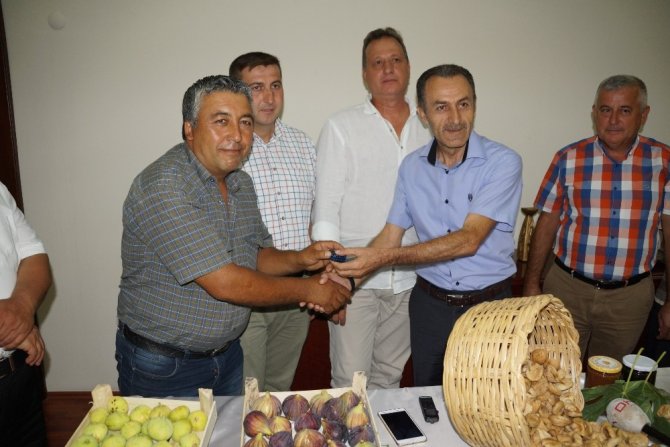Aydın Ticaret Borsası yılın ilk kuru incirini kilosu 70 TL’den aldı