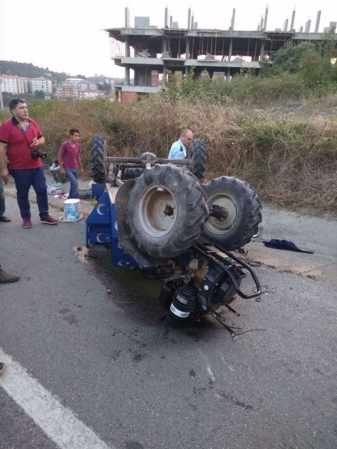 Fındık işçileri taşıyan traktör devrildi: 10 yaralı