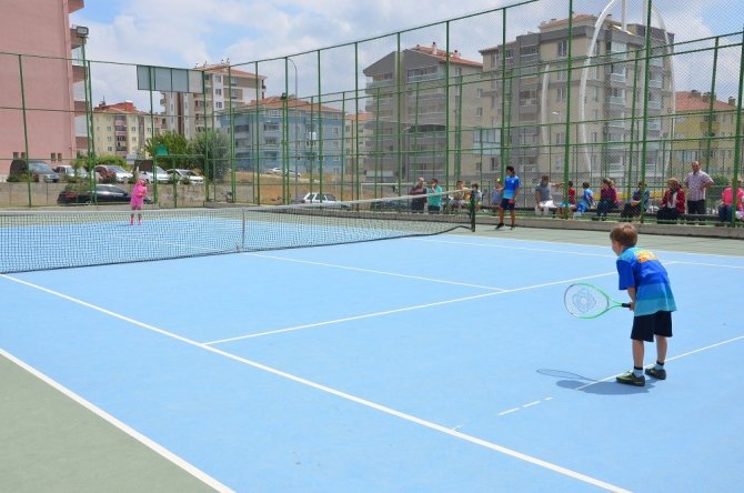Başkan Bakıcı tenis turnuvasına katılan sporculara başarılar diledi