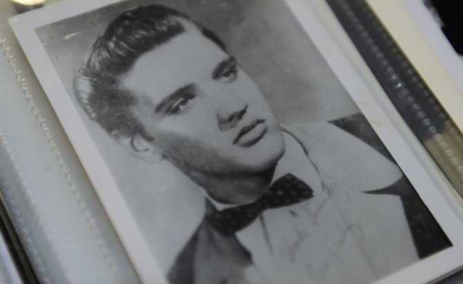 Rock’n Roll’un kralı Elvis Presley ölümünün 40. yıl dönümünde anılıyor