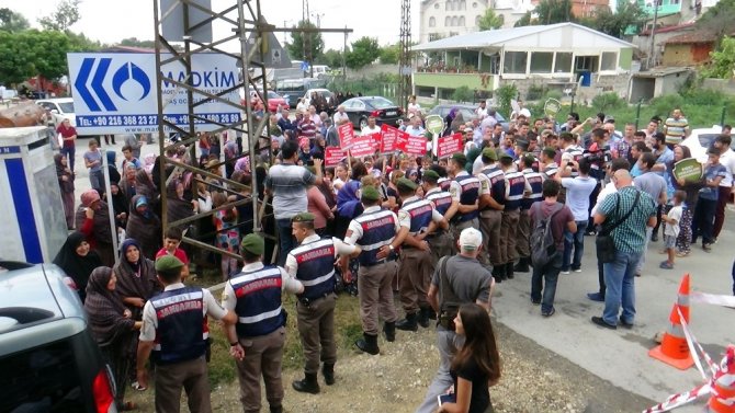 Silivri’de kadın ve çocuklardan “Hafriyat kamyonu” eylemi