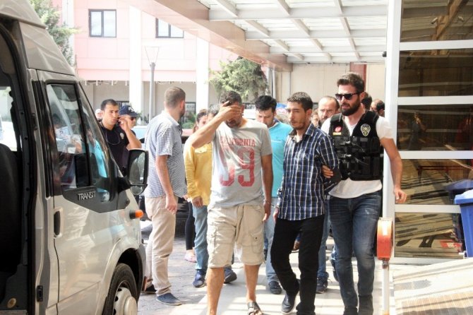 Kilis’te uyuşturucu operasyonunda gözaltına alınan 8 kişi adliyeye sevk edildi