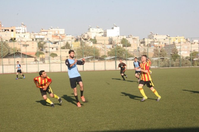 Türk ve Suriyeliler dostluk maçı yaptılar