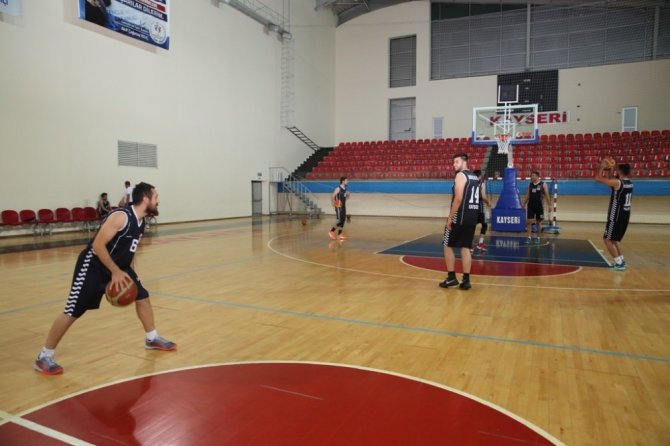 Melikgazi Belediyespor Basketbol Takımı Yerel Lig’de