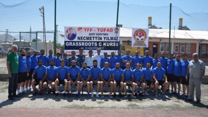 Van’da düzenlenen "Grassroots C futbol antrenörlük kursu" devam ediyor