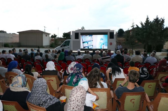 Yozgat’ta köy çocukları ilk kez sinema heyecanı yaşadı