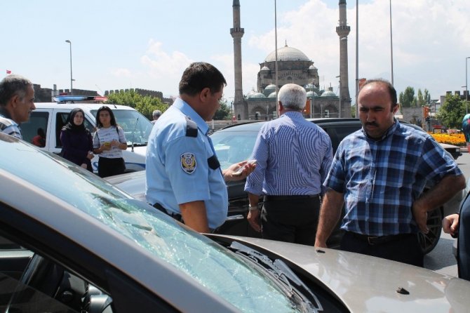 Ahmetpaşa Caddesinde trafik kazası