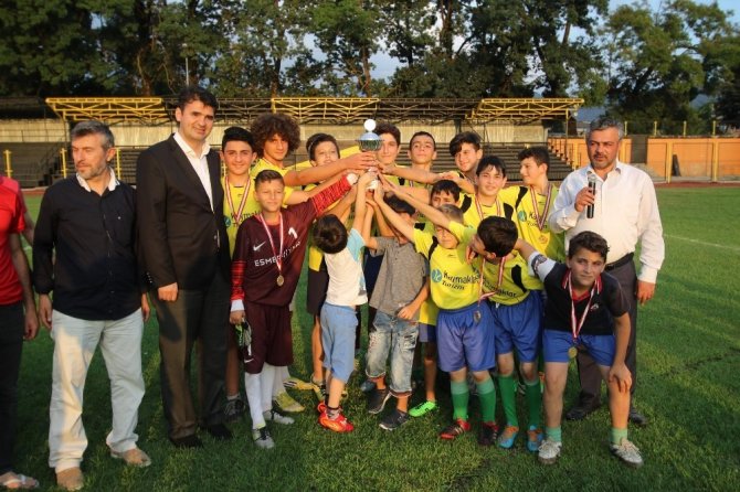 Yaz kuran kursu futbol final maçında Pazarköy şampiyon oldu