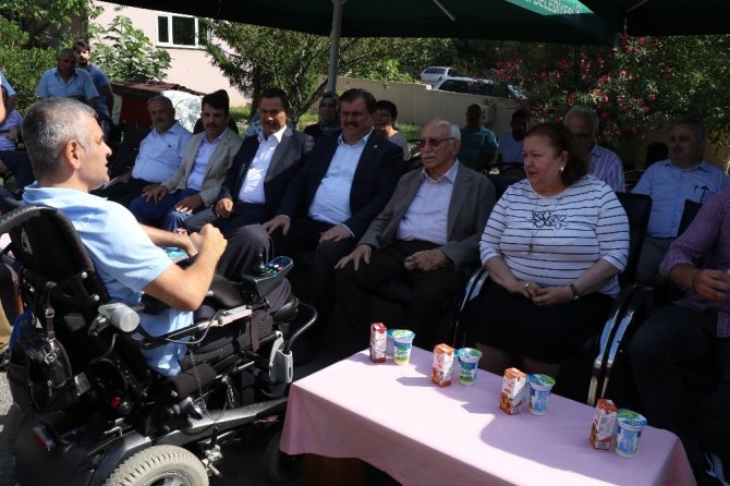Hayırsever Semiha Kibar’dan ihtiyaç sahiplerine tekerlekli sandalye bağışı