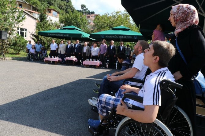 Hayırsever Semiha Kibar’dan ihtiyaç sahiplerine tekerlekli sandalye bağışı