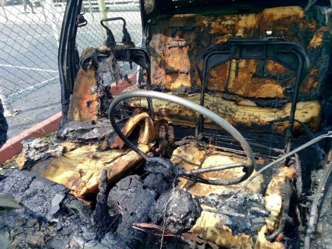 Hurda araç yandı, mahalleli tepki gösterdi