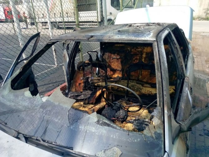 Hurda araç yandı, mahalleli tepki gösterdi