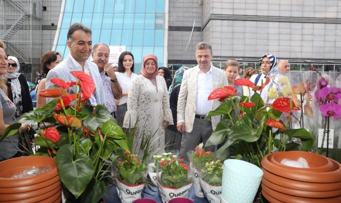 Kurban Bayramı öncesi yetimlere yardım için hayır festivali düzenlendi