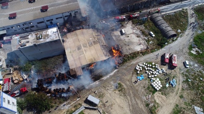 Halkalı’da kağıt fabrikasında yangın havadan görüntülendi