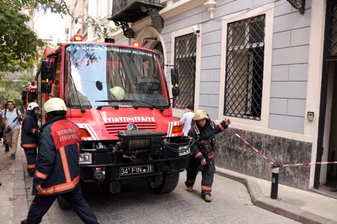 Yunanistan’ın İstanbul Başkonsolosluğu’nda yangın paniği