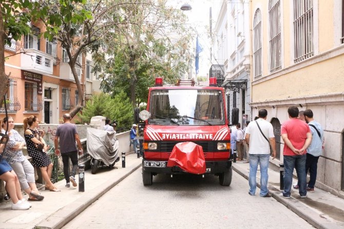 Yunanistan’ın İstanbul Başkonsolosluğu’nda yangın paniği