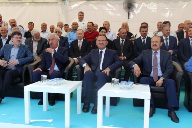 Bekir Bozdağ: "Kılıçdaroğlu Cumhurbaşkanlığı adaylığına oynuyor"