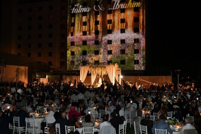 Cumhurbaşkanı Erdoğan Bakan Zeybekci’nin kızının nikah şahidi oldu