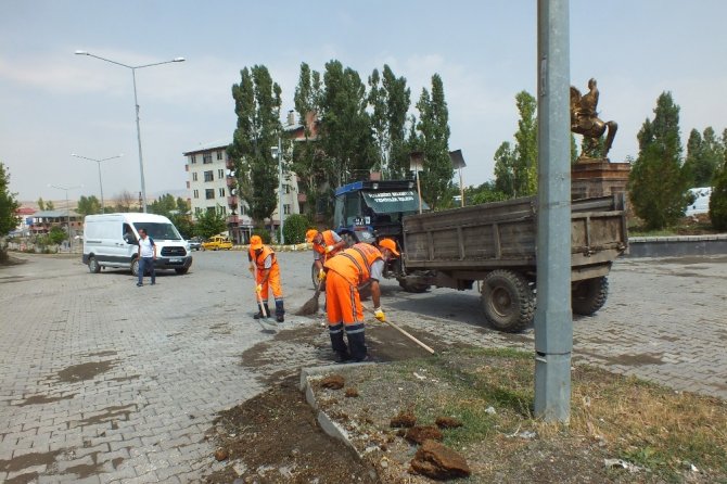Başakşehir’den Malazgirt’te 60 kişilik temizlik ekibi
