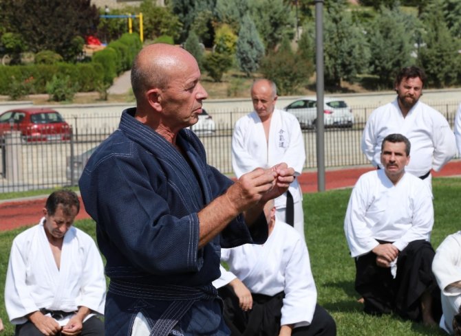 Başkent’te aikido antrenörlüğü için uzmanlardan ders alıyorlar