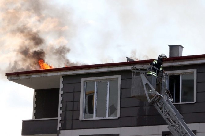 Yozgat’ta çatı yangını korkuttu