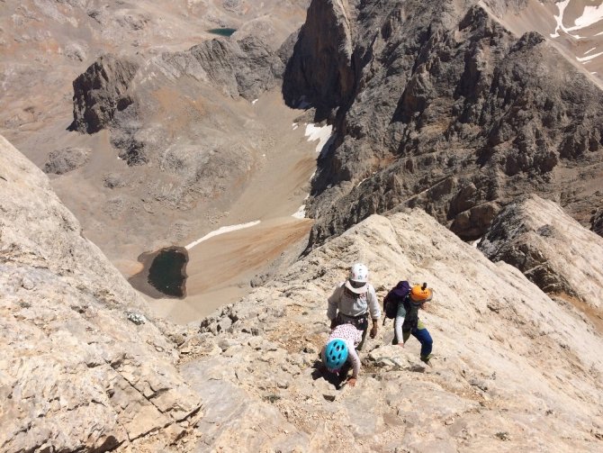6 yaşındaki dağcı Demirkazık zirvesine tırmandı