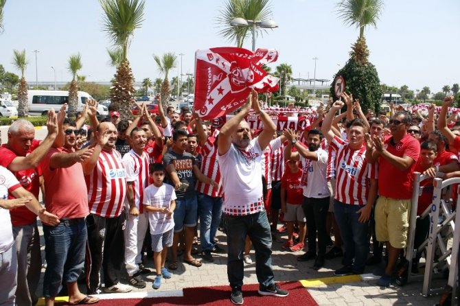 Antalyaspor’dan Nasri’ye coşkulu karşılama