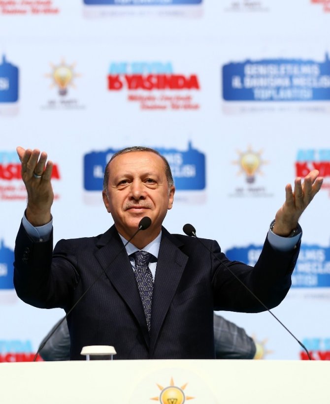 Cumhurbaşkanı Erdoğan Haliç Kongre Merkezi’nde partililere hitap ediyor