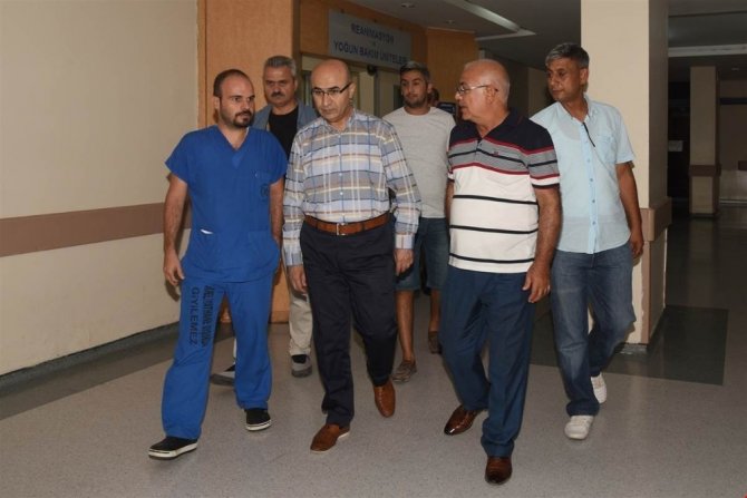 Vali Demirtaş, Uzman Çavuş Zeki Aksoy’u tedavi gördüğü Balcalı Hastanesi’nde ziyaret etti