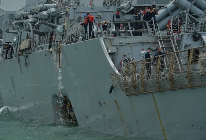 ABD savaş gemisi ile petrol tankeri çarpıştı: 10 asker kayıp, 5 yaralı