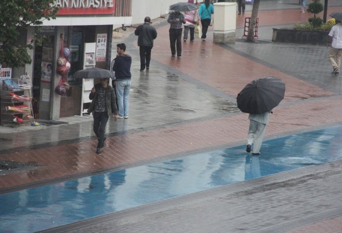 Bolu’da sağanak yağmur etkili oldu