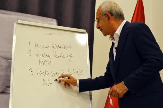Kılıçdaroğlu, parti okulunda gençlere ilk kez eğitim verdi