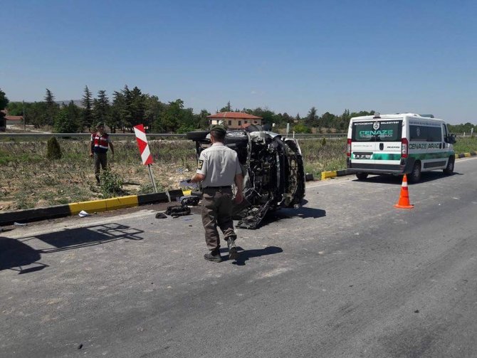 Devrilen araçta bulunan yolcu hayatını kaybetti