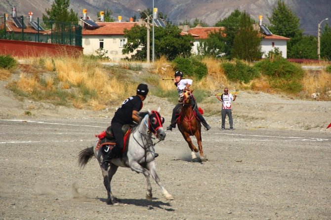 Erzincan’da Atlı Cirit 1. Lig’e Yükselme Heyecanı