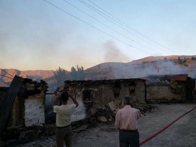 Erzincan’da 11 ev ve 11 ahır kül oldu