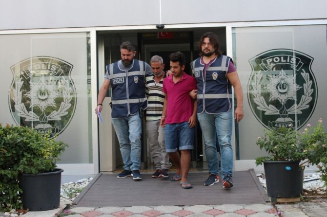 Antalya’da içinde baba oğlun da bulunduğu hırsızlık çetesi çökertildi
