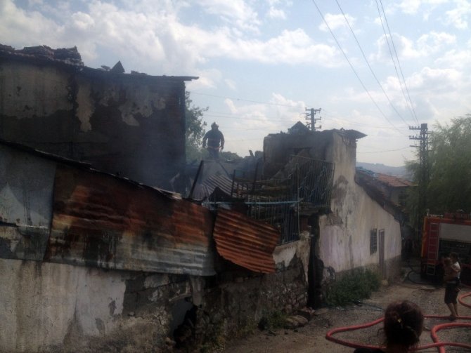 Başkent’te korkutan yangın: 1 çocuğun kolu yandı