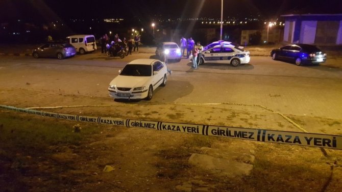 Düzce’de Büfeciye yapılan silahlı saldırıda 2 kişi yaralandı.