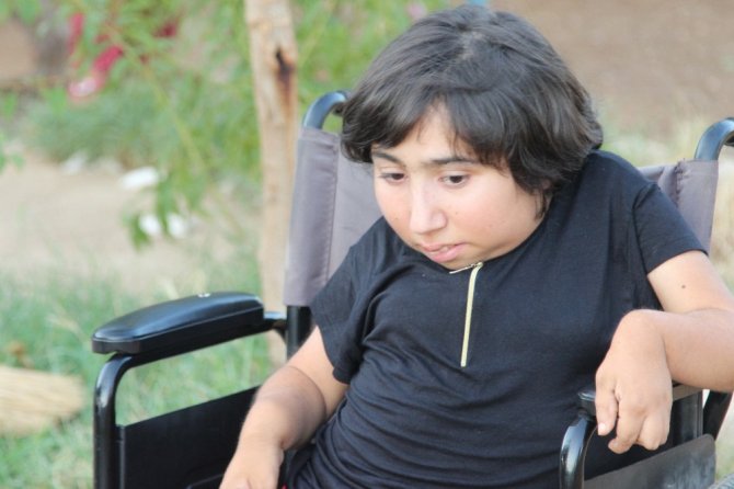 Hatay’da yaşayan engelli kızın tek hayali Acun Ilıcalı ile görüşmek