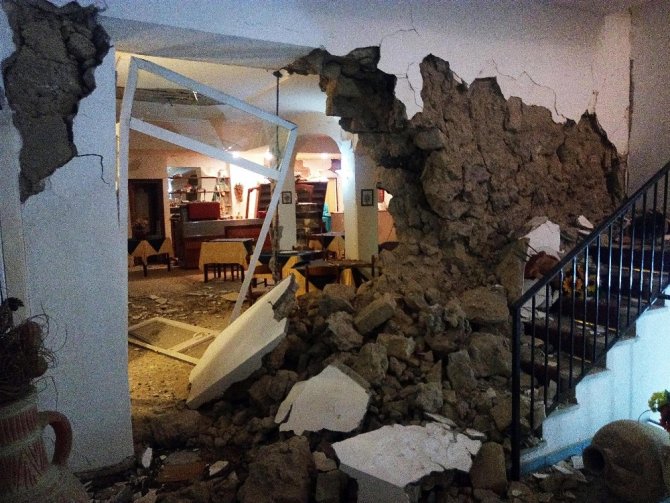 İtalya 4.0 şiddetinde depremle sarsıldı: 2 ölü