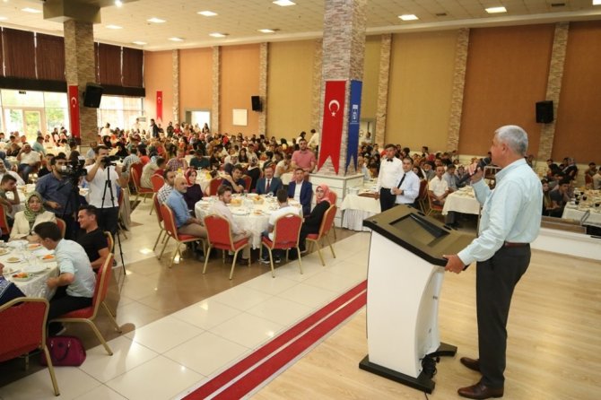 Başkan Karaosmanoğlu, Akademi Lise öğrencileriyle bir araya geldi