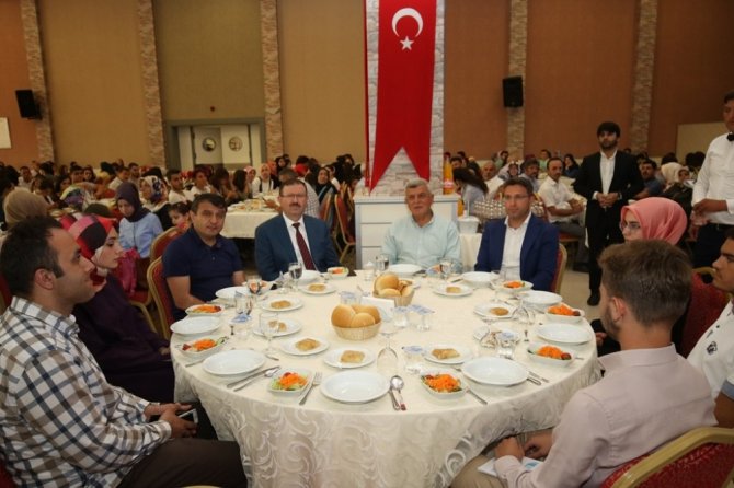 Başkan Karaosmanoğlu, Akademi Lise öğrencileriyle bir araya geldi