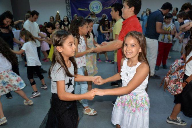 Latin dansları öğrencileri sertifikalarına kavuştu