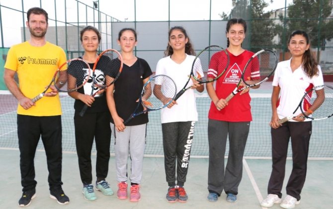Şanlıurfalı tenisçiler Türkiye şampiyonasına hazırlanıyor