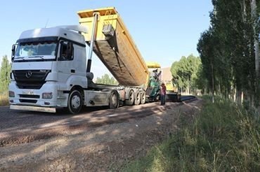 Tutak’ta asfalt çalışmaları devam ediyor