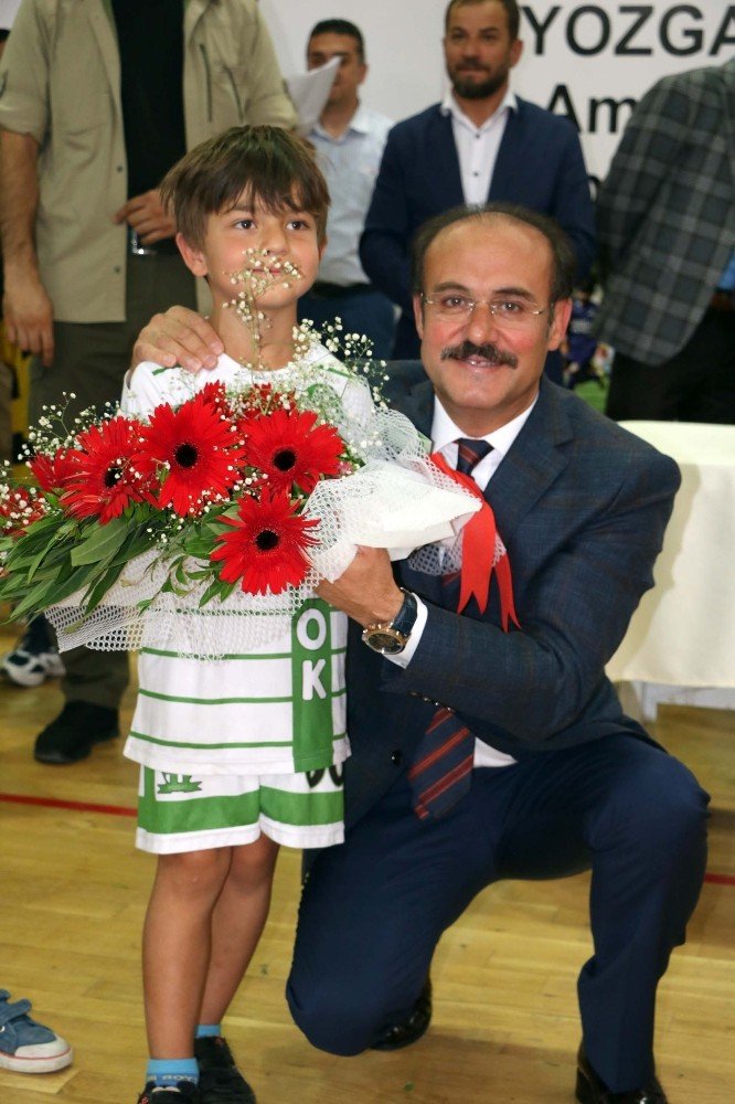 Yozgat’ta amatör spor kulüplerine malzeme desteği