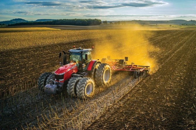 15 bin çiftçi tarla günlerinde yeni model traktörleri test edecek