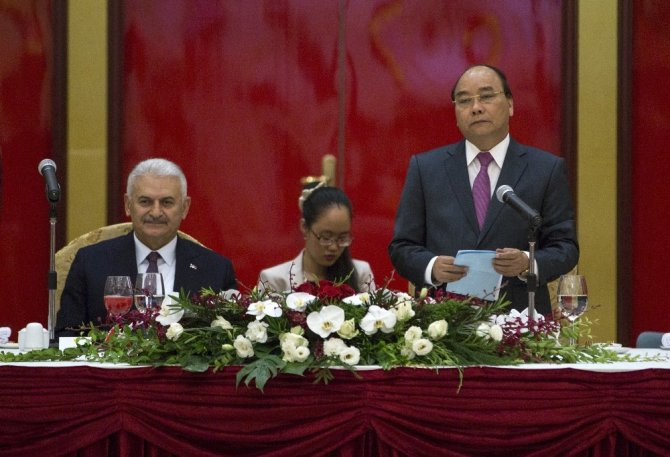 Başbakan Yıldırım, Vietnam’da onuruna verilen akşam yemeğine katıldı
