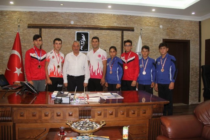 Genç sporcular Başkan Karayol’u ziyaret etti