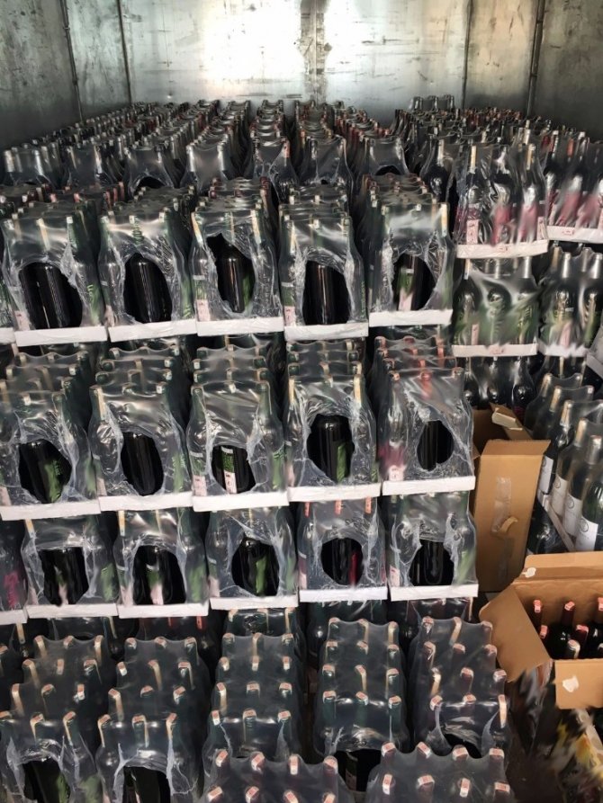 Alkollü içki fabrikalarına yapılan hileli ’vergi kaçakçılığı’ baskını polis kamerasında